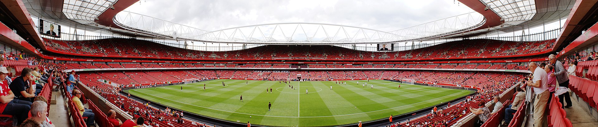 Football Ticket Resellers Explained: How to Buy Safely in 2026